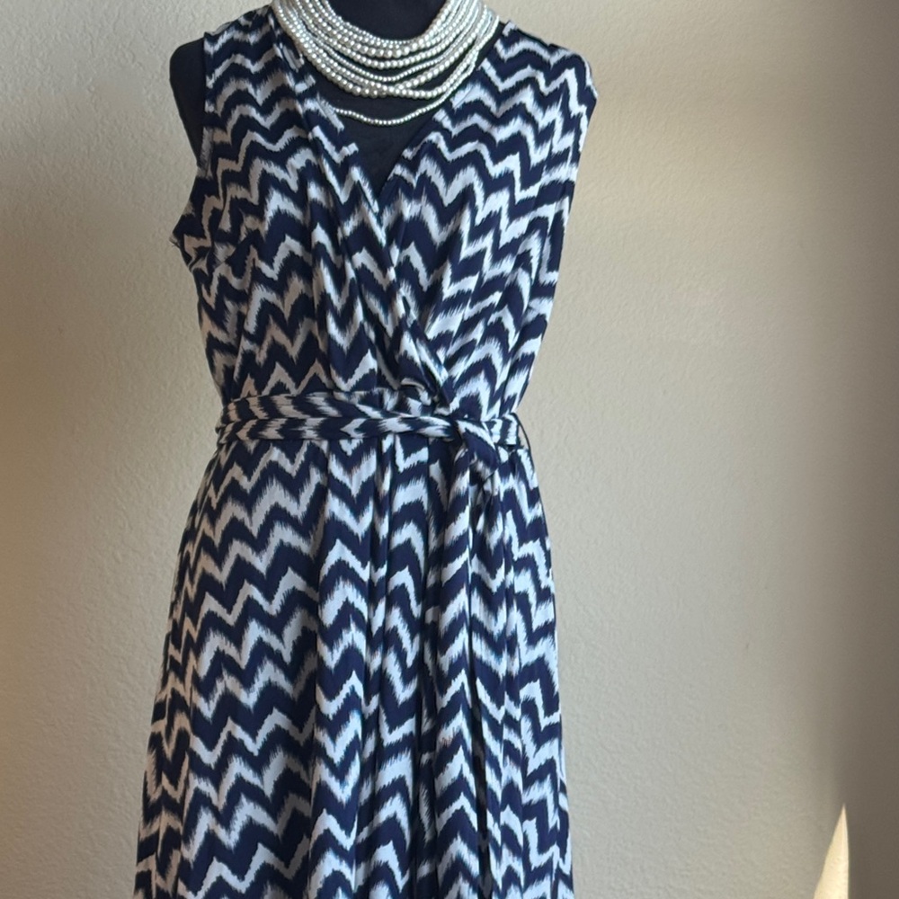 Sleeveless Wrap Dress with Belt - Picture 3 of 5